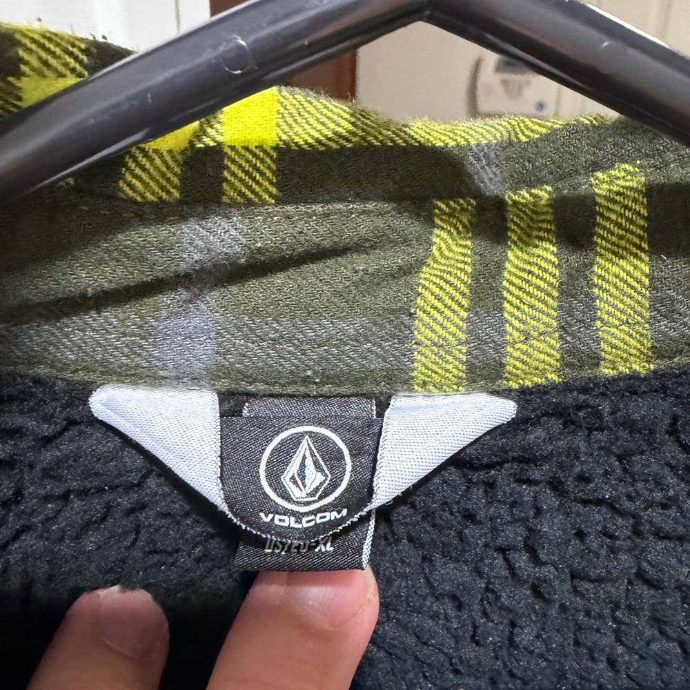 Volcom Yellow and Gray Fleece lined flannel - Picture 3 of 4